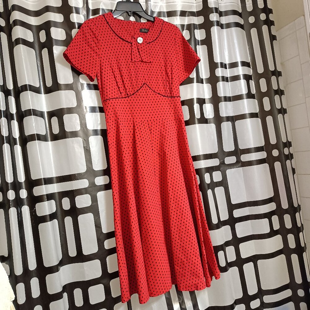 Step Back in Time with Our Vintage-Inspired Polka-Dot Swing Dress!